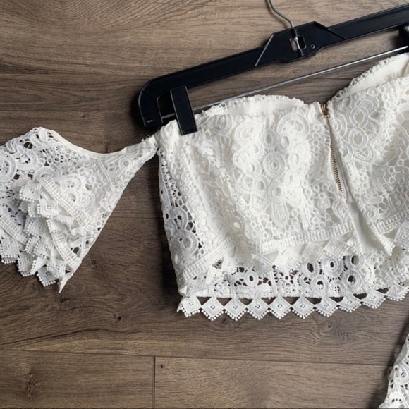 Twosisters The Label, White Lined Eyelet Top, Gorgeous Piece, Stay-Put Design,4 - Picture 9 of 11